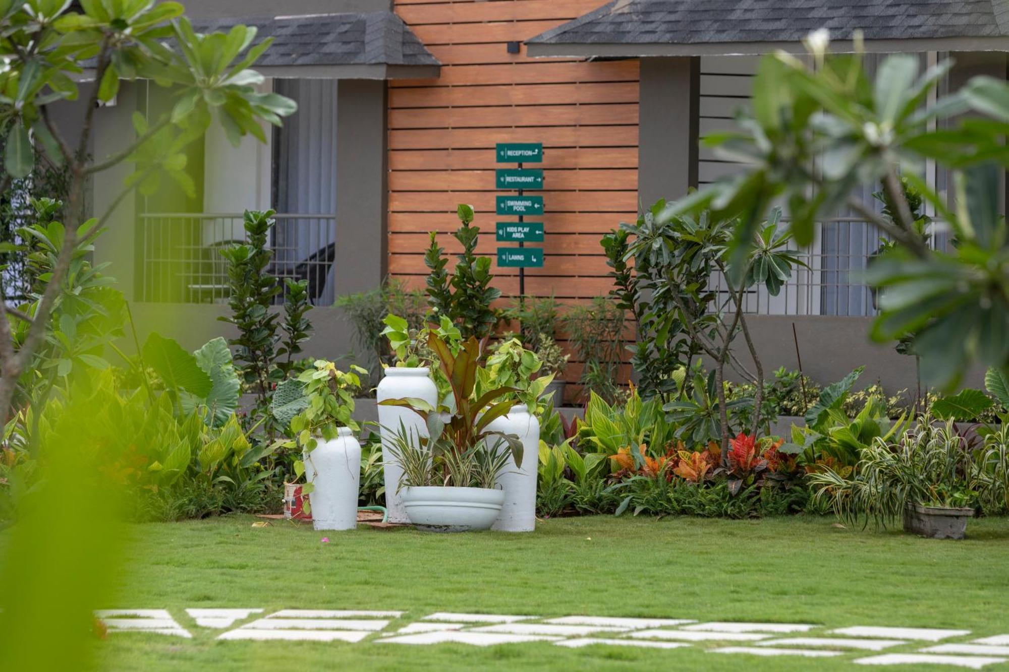 Stone Wood Hotel Amboli Amboli  Luaran gambar