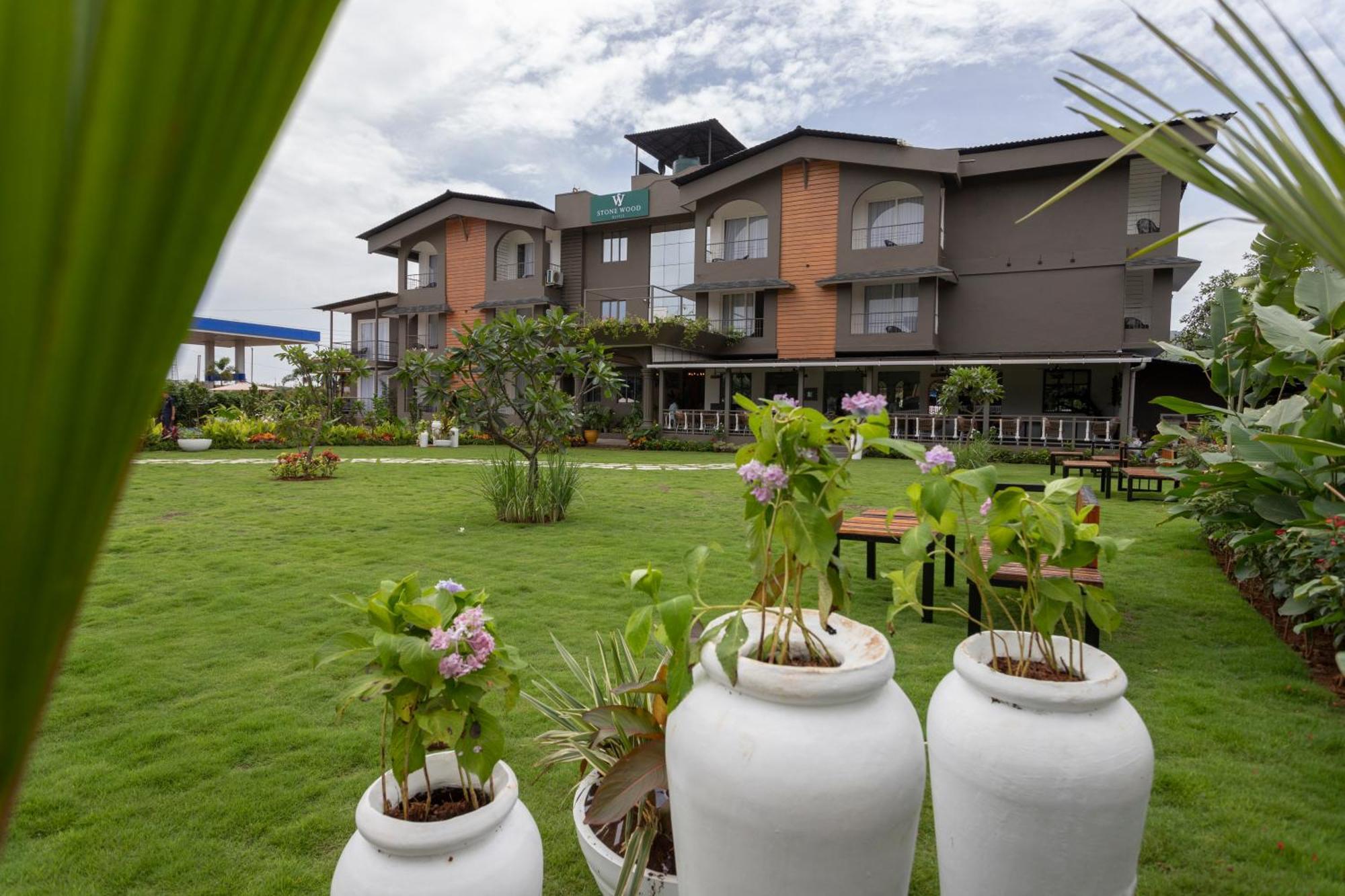 Stone Wood Hotel Amboli Amboli  Luaran gambar